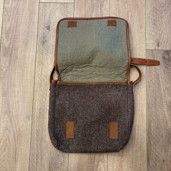 Karlen Swiss Wool Messenger Bag - Picture 2 of 9